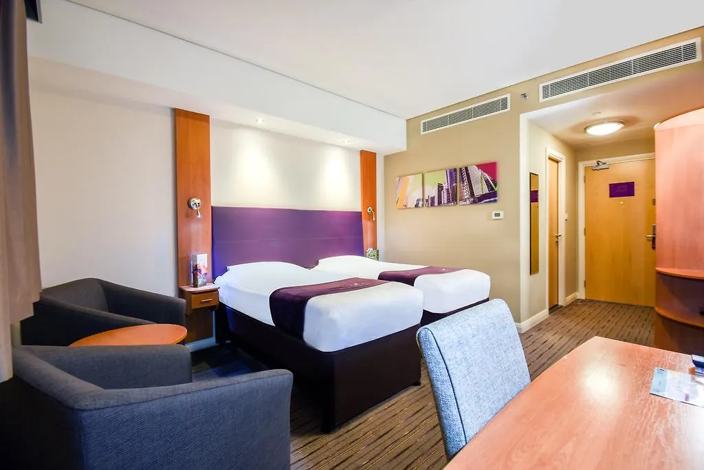 מלון Premier Inn Dubai Investments Park
