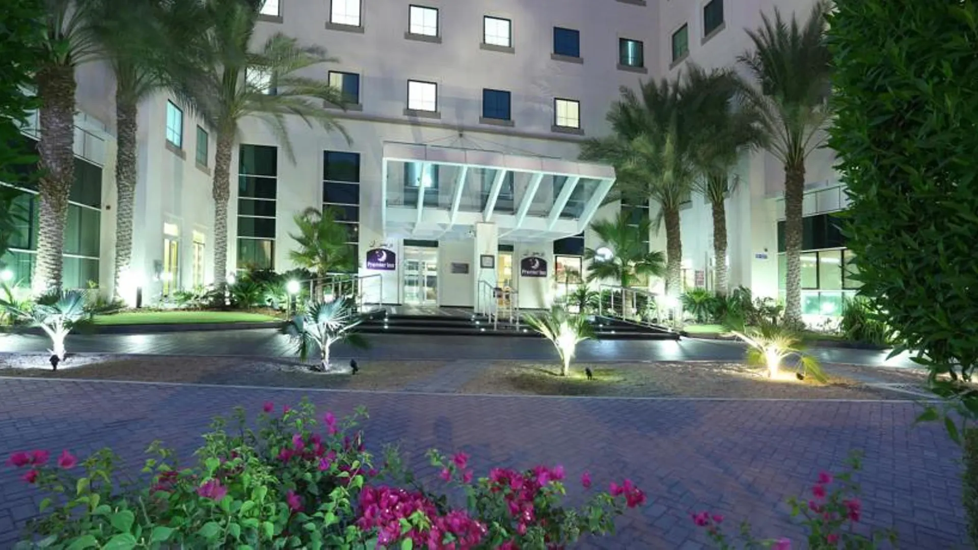 Premier Inn Dubai Investments Park מלון