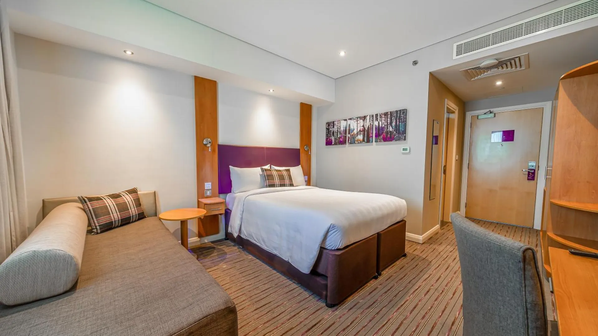 Premier Inn Dubai Investments Park 3*,  איחוד האמירויות הערביות