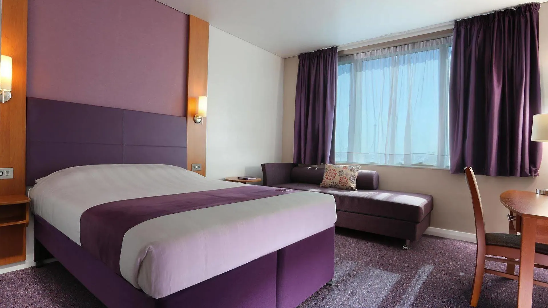 מלון Premier Inn Dubai Investments Park